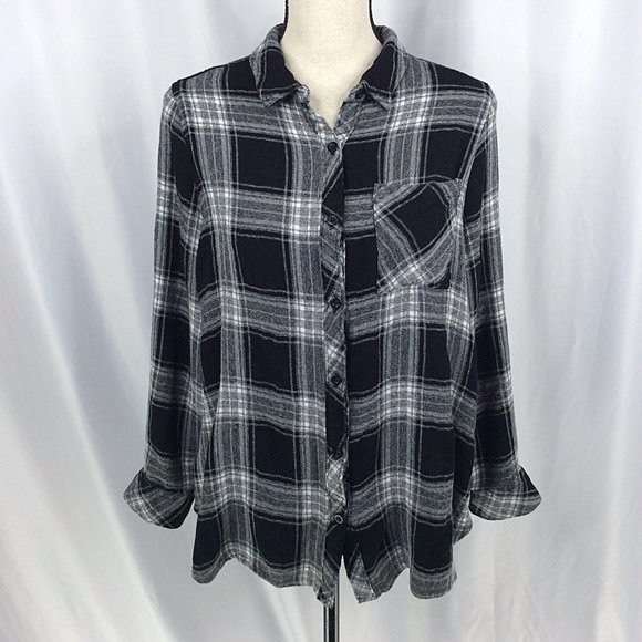 Caffe Marrakesh Womens Size 1X (tag) XL (fit) Plaid Top Black Roll Tab Sleeves - Picture 1 of 10